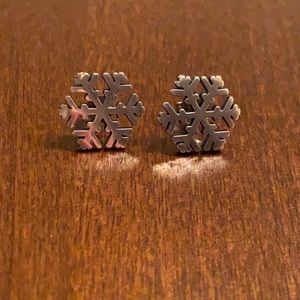 Retired James Avery Large Snowflake Earrings